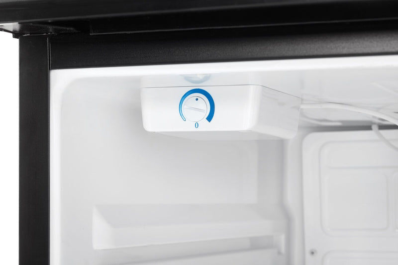 Refroidisseur de fût à bière Danby de 5,4 pi³ et de 20,5 po à deux robinets - acier inoxydable - DKC054A1BSL2DB