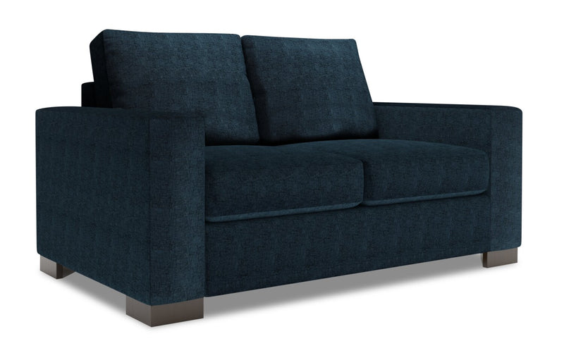 Causeuse personnalisable Track de Sofa Lab de 62 po fabriquée au Canada en tissu d’apparence lin avec accoudoirs rectilignes - bleu Luxury Indigo