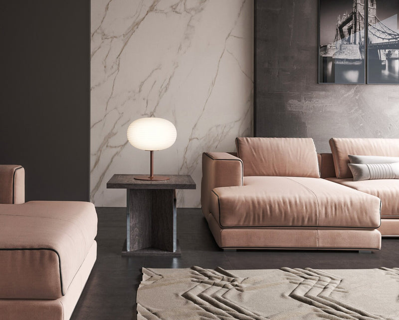 Table de bout moderne Mara de 26 po - bois gris foncé avec fini laqué