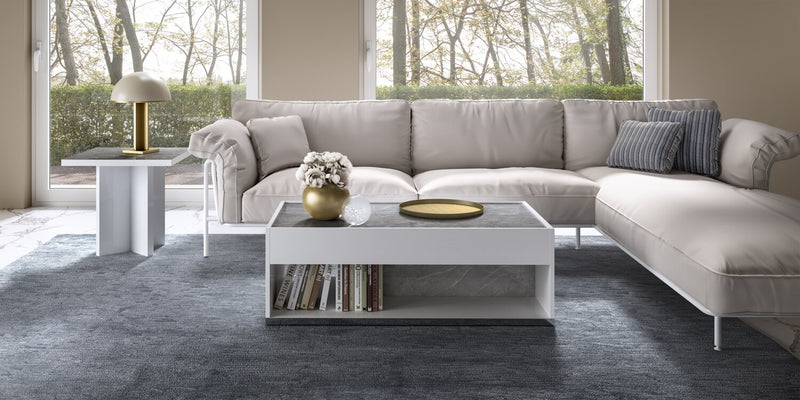 Table à café moderne Marla de 47,25 po avec tablette - blanche et grise avec imitation de marbre