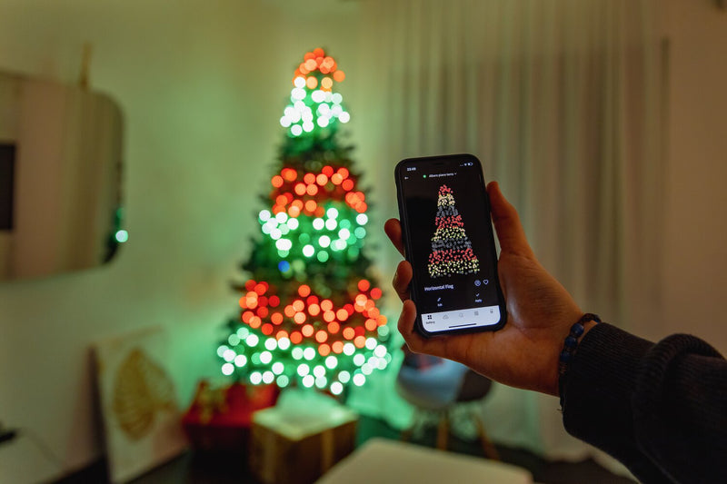 Arbre de Noël illuminé Twinkly de 7,5 pi avec lumières à DEL gérées par application - TWT400SPP-BUS 