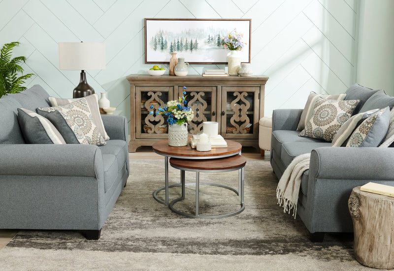 Causeuse Tula de 65 po fabriquée au Canada en tissu avec accoudoirs enroulés et coussins décoratifs - gris acier