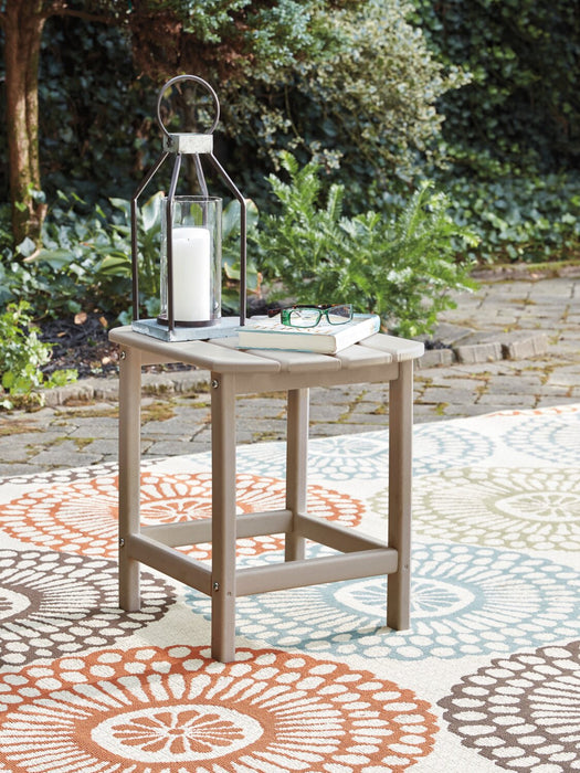 Table de bout Bask pour la terrasse à l’extérieur - 15 po (L), plastique à haute densité, résistante aux rayons UV et aux intempéries - taupe