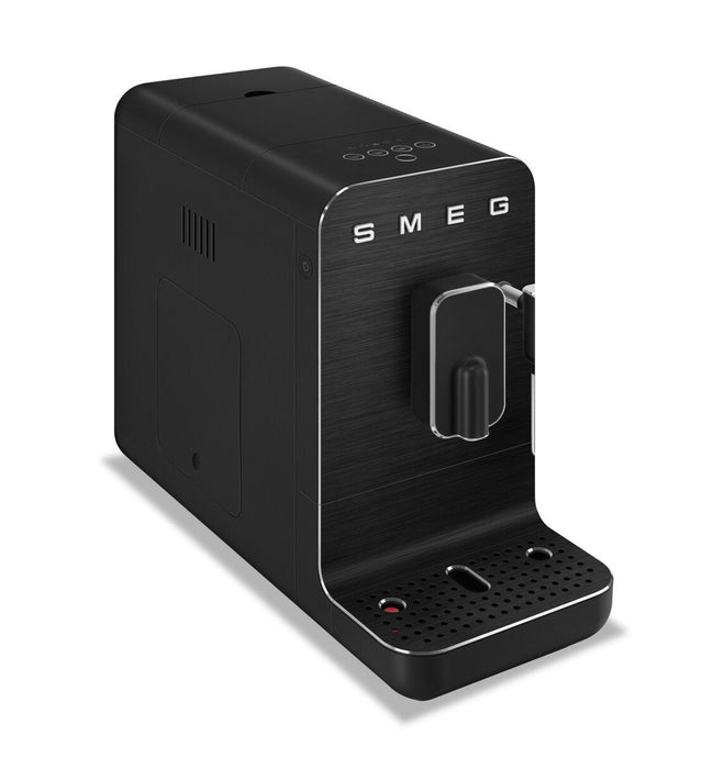 Machine à espresso Smeg entièrement automatique avec buse vapeur - BCC12FBMUS