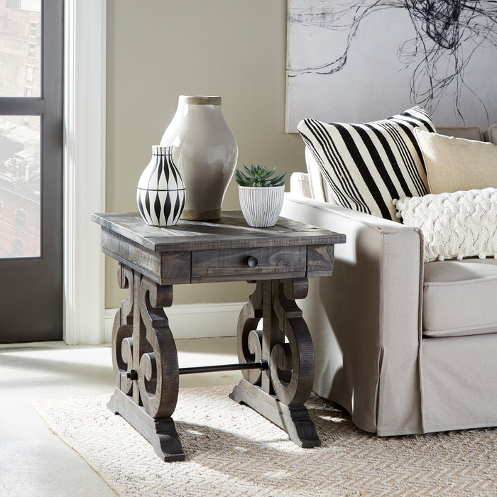 Table de bout traditionnelle Bellamy de 22 po avec rangement - pin brun foncé avec base en bois à volutes