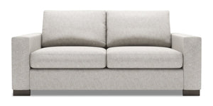 Sofa personnalisable Track de Sofa Lab de 75 po de format condo fabriqué au Canada en tissu de chenille avec accoudoirs rectilignes - argenté Luxury Silver