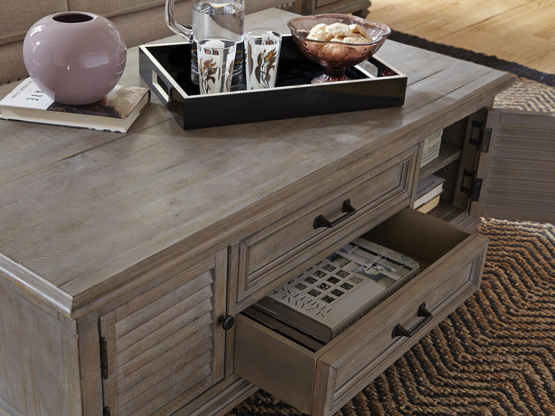 Table à café traditionnelle Lancaster de 50 po avec dessus relevable, rangement et roulettes - grise et pin bronze