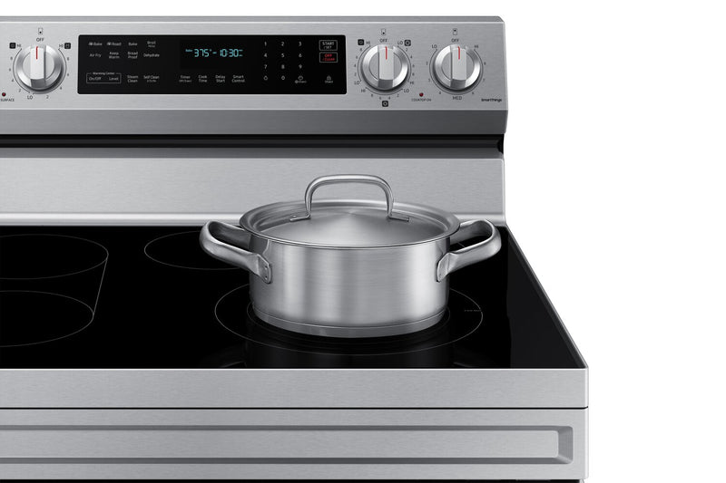Cuisinière intelligente électrique amovible Samsung de 6,3 pi³ avec friture à air - acier inoxydable - NE63A6711SS/AC