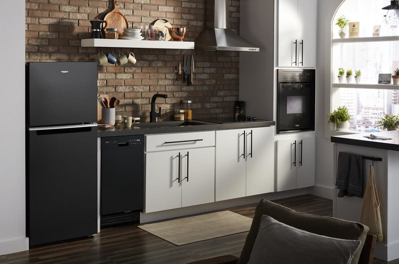 Réfrigérateur Whirlpool de 11,6 pi³ et de 24 po à congélateur supérieur - noir - WRT112CZJB