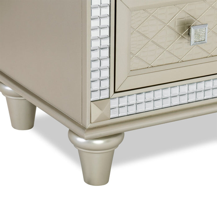Commode somptueuse Tyra de 60,3 po (L) x 38,5 po (H) à 6 tiroirs pour la chambre à coucher - champagne