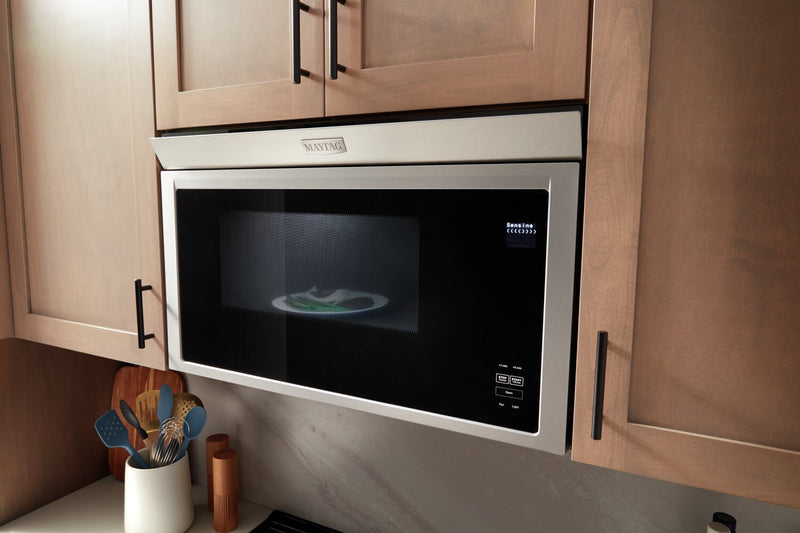 Four à micro-ondes à hotte intégrée Maytag de 1,1 pi³ à installation affleurée avec cuisson à 900 W - acier inoxydable résistant aux traces de doigts - YMMMF6030PZ