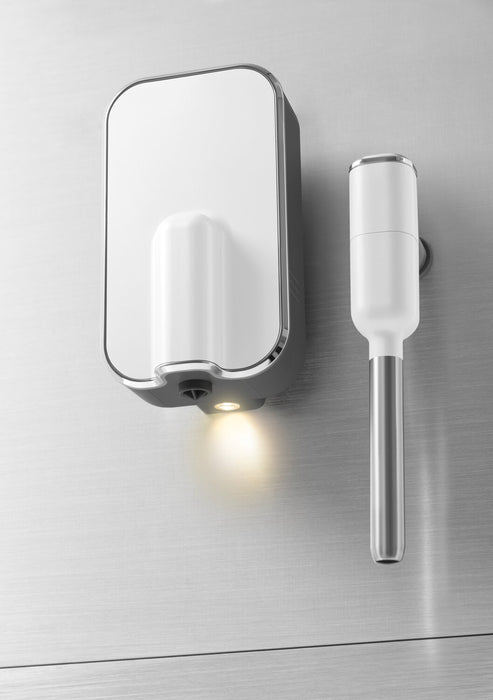 Machine à espresso Smeg entièrement automatique avec buse vapeur - BCC12WHMUS