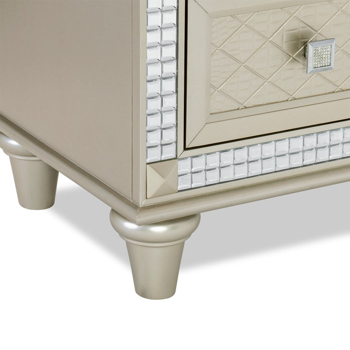 Commode verticale somptueuse Tyra de 40 po (L) x 53 po (H) à 5 tiroirs pour la chambre à coucher - champagne