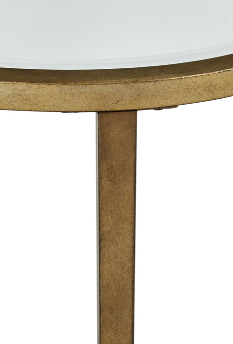 Table de bout ovale traditionnelle Copia de 22 po avec dessus en verre - argentée et dorée avec base en métal