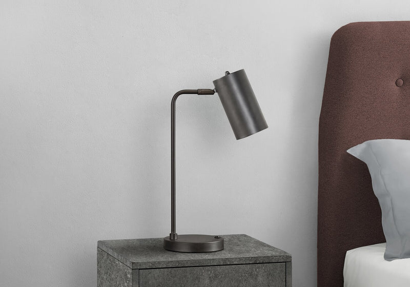 Lampe de travail et de bureau de 18 po en métal gris avec recharge USB