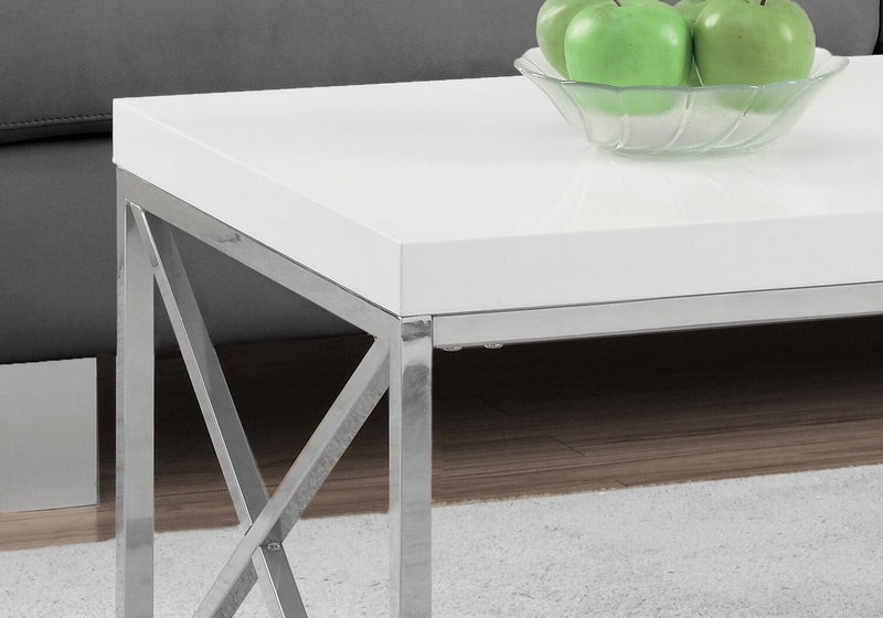 Table à café moderne Harper de 44 po - blanche avec base en métal chromé