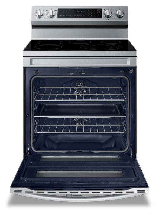 Cuisinière intelligente électrique amovible Samsung de 6,3 pi³ avec friture à air - acier inoxydable - NE63A6751SS/AC