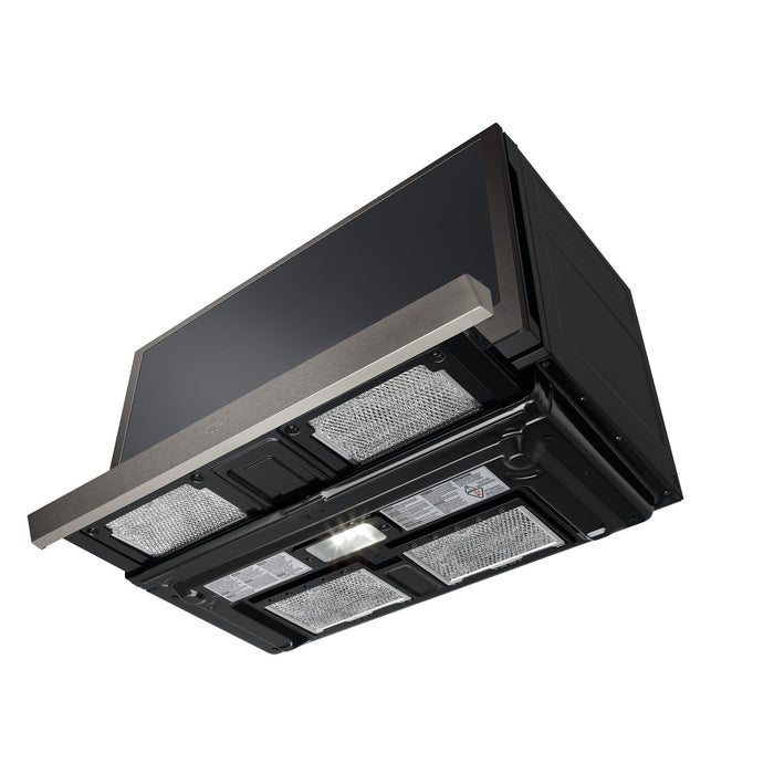 Four à micro-ondes à hotte intégrée LG de 2,1 pi³ avec ExtendaVentMC et cuisson par capteur - acier inoxydable noir Smudge-ProofMD - MVEL2137D