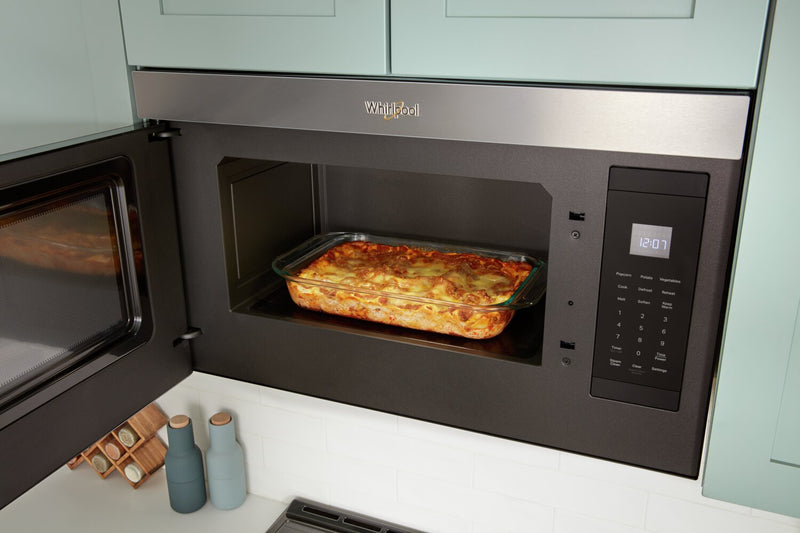 Four à micro-ondes à hotte intégrée Whirlpool de 1,1 pi³ à installation affleurée avec cuisson à 900 W - acier inoxydable résistant aux traces de doigts - YWMMF5930PZ