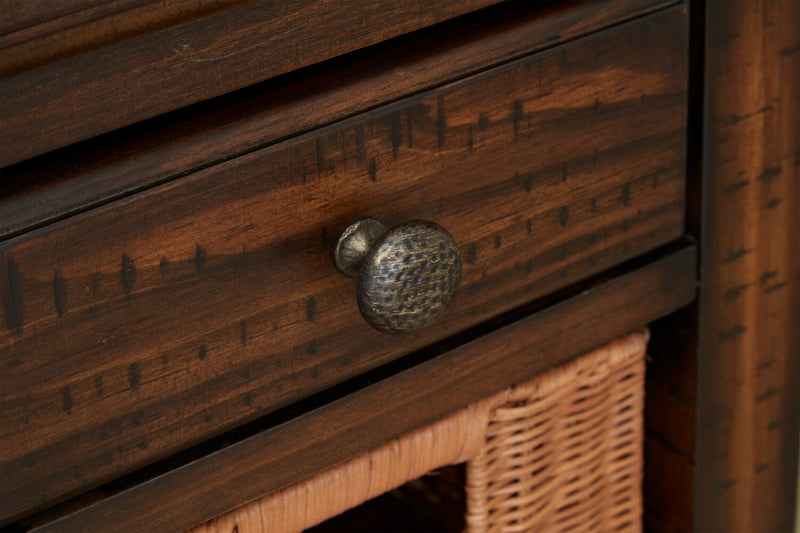 Table de bout rustique Cottage Lane de 22 po avec rangement et tablette - bois brun foncé