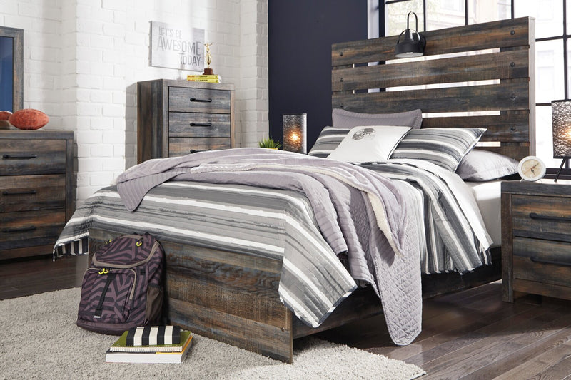 Ensemble de chambre à coucher Abby 5 pièces avec lit à panneau, commode, miroir, lumière DEL et port USB, brun - format lit double