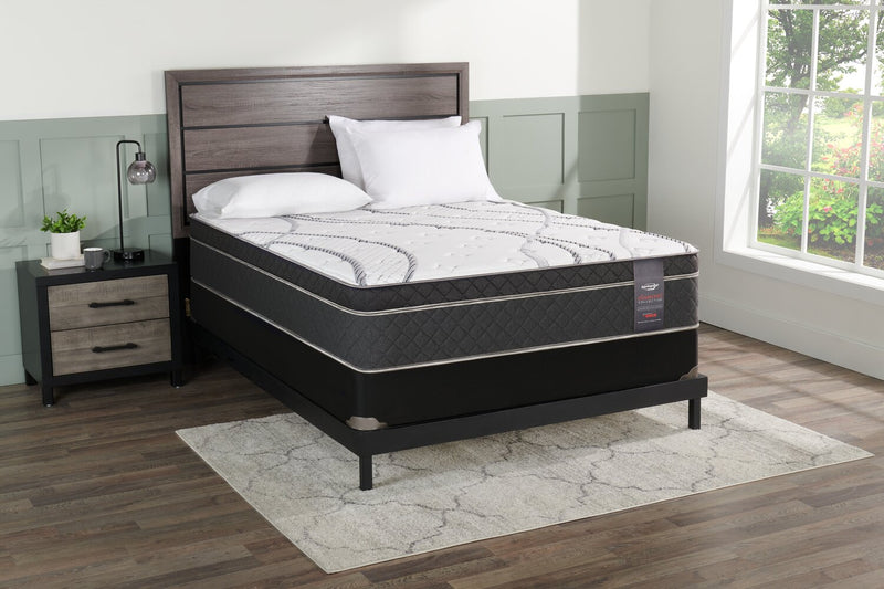 Ensemble matelas à Euro-plateau à profil bas Radiant de Springwall pour grand lit
