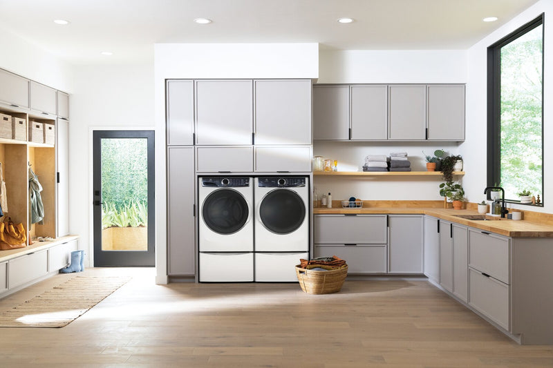 Laveuse à chargement frontal de 5,2 pi³ et sécheuse électrique de 8 pi³ de Electrolux – blanches
