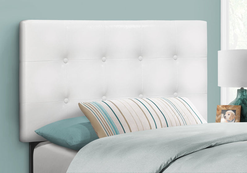 Tête de lit rembourrée Estel en tissu de cuir végétalien blanc avec capitonnage à boutons - format lit simple