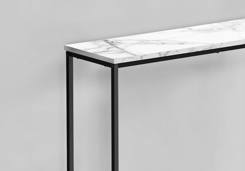 Table de salon moderne Alma de 31,5 po - imitation de marbre avec armature en métal noir