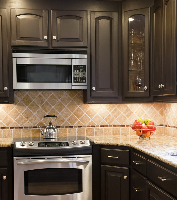 Four À Micro-ondes Sharp À Convection Et À Hotte Intégrée – R1874TY