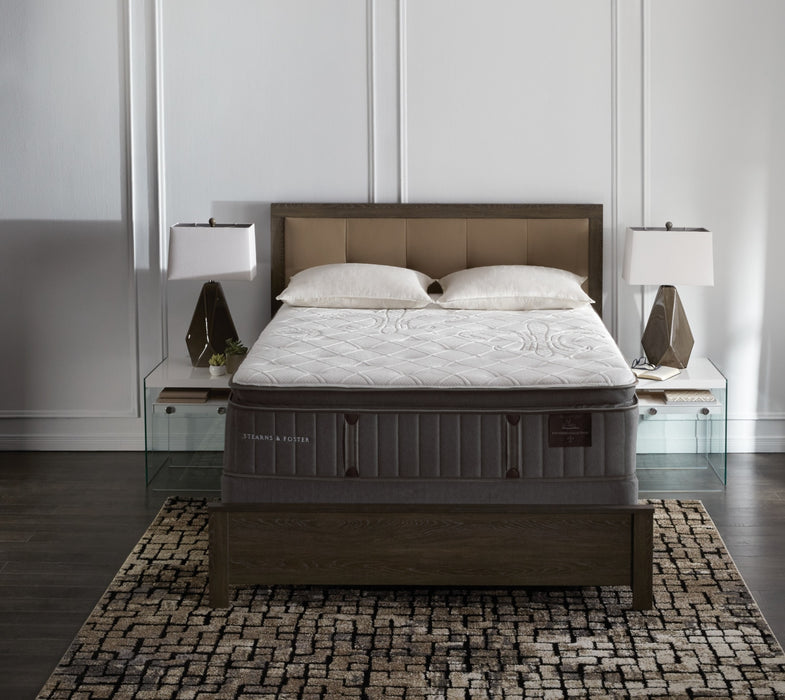 Ensemble matelas semi-ferme à plateau-coussin Princedale de Stearns & Foster pour grand lit 