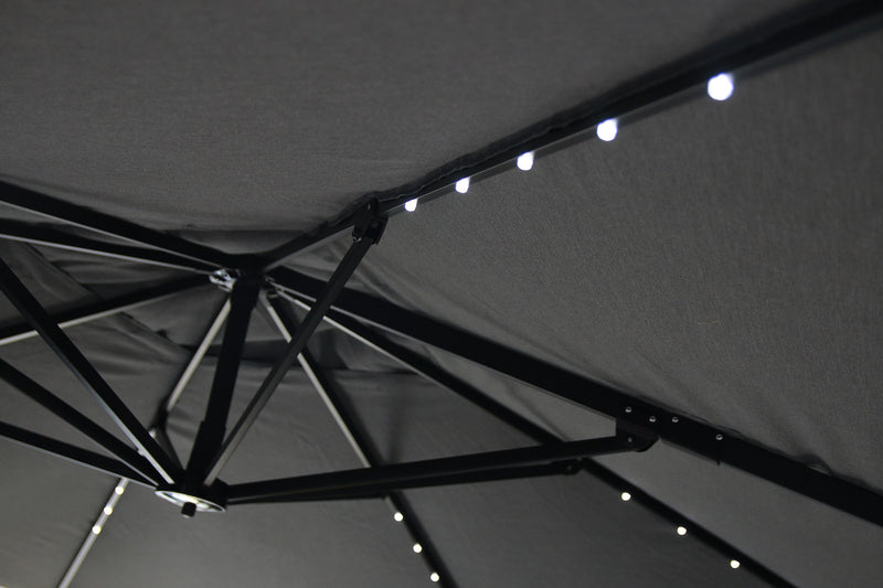 Parasol excentré Solar pour la terrasse, 137 po (L) x 84 po (H), acier, manivelle, éclairage à DEL intégré - gris