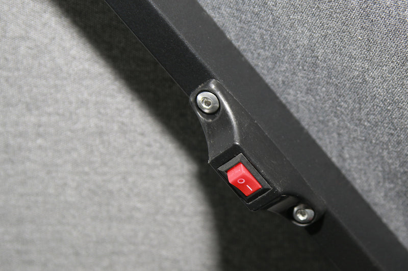 Parasol excentré Solar pour la terrasse, 137 po (L) x 84 po (H), acier, manivelle, éclairage à DEL intégré - gris