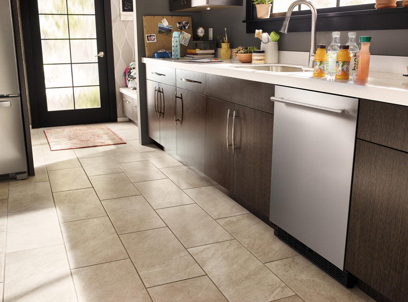 Réfrigérateur Whirlpool de 5,1 pi³ et de 24 po sous le comptoir - acier inoxydable résistant aux traces de doigts - WUR35X24HZ