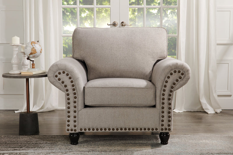 Fauteuil Wynn de 47 po fabriqué au Canada en tissu de chenille avec bordure de clous décoratifs et pattes en oignon en bois - gris