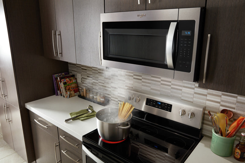 Four à micro-ondes à hotte intégrée Whirlpool de 1,7 pi³ avec cuisson à 900 W - acier inoxydable - YWMH31017HS