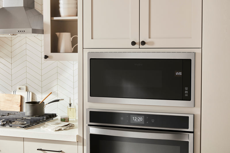 Four à micro-ondes encastré Whirlpool de 1,1 pi³ avec cuisson à 900 W - acier inoxydable - YWMT50011KS