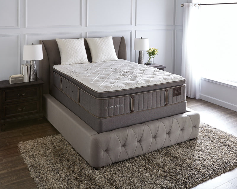 Ensemble matelas à Euro-plateau Eastminster de Stearns & Foster pour lit double